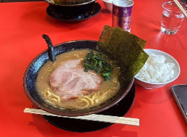 横浜家系ラーメン竈門家直系店鳴門家のラーメン